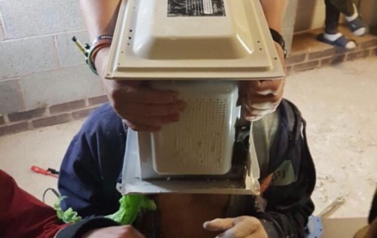 YouTuber semen kepalanya sendiri di microwave demi views, ngerepotin petugas damkar