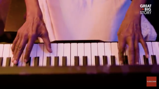 Sejak 1993 ibu dan anak gelar pertunjukan jazz gratis di apartemen