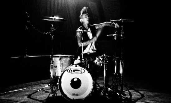 Tom DeLonge dan Mark Hoppus akan tampil di film dokumenter Travis Barker