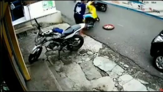 Biar keren ganti ban motor gak sesuai standar, malah copot di tengah jalan