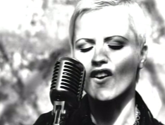 Dolores O’Riordan meninggal dunia, fans dan musisi dunia kenang arti vokalis The Cranberries bagi mereka