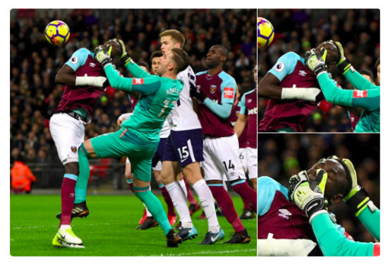 Emang mirip ya? Kiper West Ham salah tangkap, bukan bola tapi kepala rekan setim