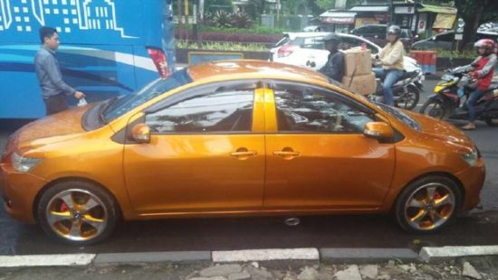 Ada mobil dimodifikasi jadi ābermuka duaā di Bandung ditilang polisi