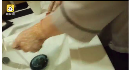 Karyawan hotel mewah cuci gelas pakai sikat WC, ketahuan oleh wartawan yang menyamar