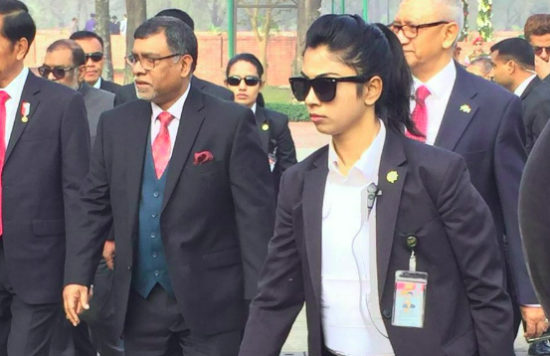 Netizen menduga foto viral “pengawal wanita Jokowi” editan dan lelaki, ternyata..