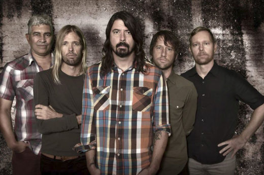 Konser Foo Fighters: Dilarang menyebut “Friendster” dan bawa foto Ryan Seacrest