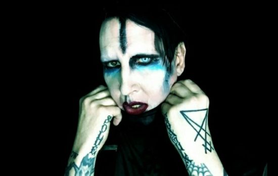 WATCH: Istri Kurt Cobain jadi suster di videoklip terbaru Marilyn Manson