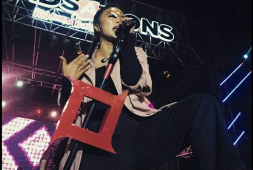 Tantri beserta Kotak terbukti rockstar, kepala berdarah konser tetap jalan