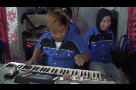 Harusnya Masuk DWP nih! Video keyboardist bawain EDM (elektronik dangdut masa depan) viral