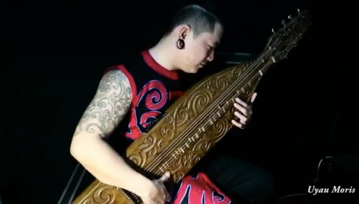 Kerennya Uyau Moris: Cover lagu pakai alat musik petik tradisional Dayak, sape