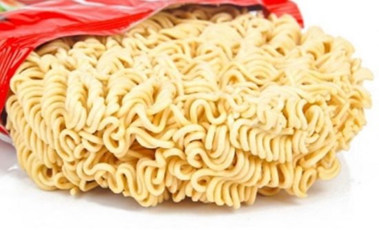 Begini jadinya kalau mie instan goreng digoreng beneran pake minyak