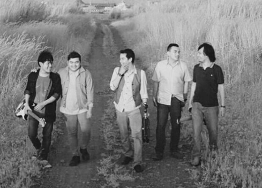 Buruh berkedok musisi, Distorsi Akustik lawan diskriminasi lewat grunge