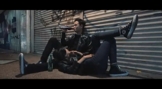 Cerita cinta di antara selipan ‘iklan’ dalam video klip ‘Fix’ dari Beeswax