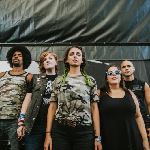 LISTEN: ‘Lone Wolves’, single baru War On Women kritik budaya pemakaian senjata api di Amerika Serikat