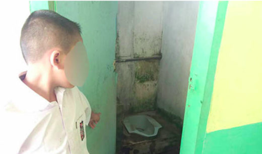 Guru edan, karena gak bikin PR anak SD di Sumut dihukum jilat WC sampai muntah