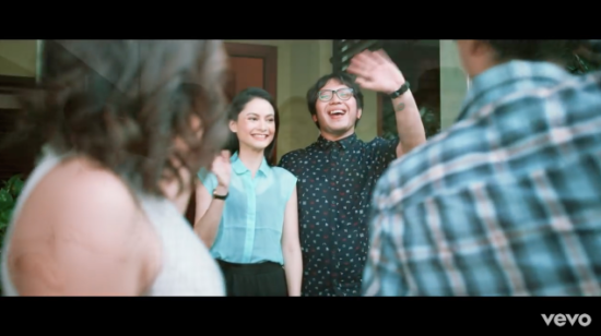 Pasangan lagi ngambek? Tonton video klip baru Écoutez! ‘Katakanlah’