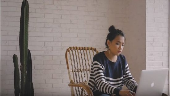 ‘Stuck In Silence’: Single perdana dari penyanyi pendatang baru Karina Christy