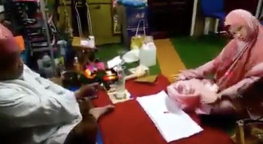 Video: Pria tembaki wanita dengan pistol mainan, pengobatan alternatif baru?