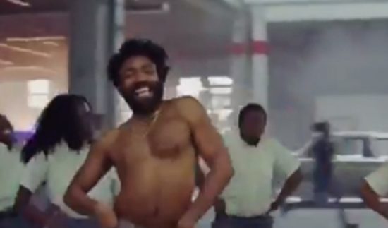 Lihat aksi Childish Gambino joget ‘Baby Shark’