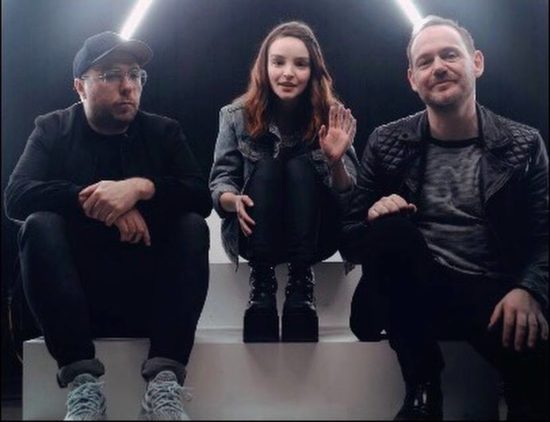Siap-siap! Chvrches akan konser di Indonesia