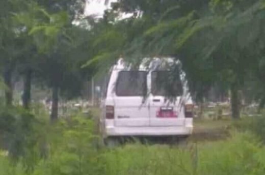 Foto jenazah tunawisma âdibuangâ ke semak-semak TPU Jakarta viral, benarkah begitu?