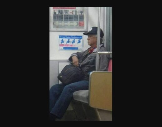 Mirip banget sama Pak Harto, foto bapak lagi tidur di KRL viral