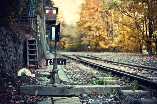 Video: Cuma lori yang lewat pemotor nekat terobos palang, kecelakaan juga