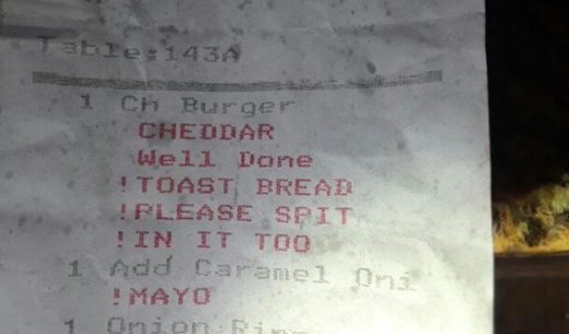 Dianggap tulis bill minta koki ludahi pesanan, waitress dipecat