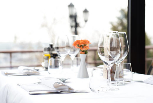 Wanita ditinggal kabur, disuruh bayar tagihan kafe saat kencan pertama