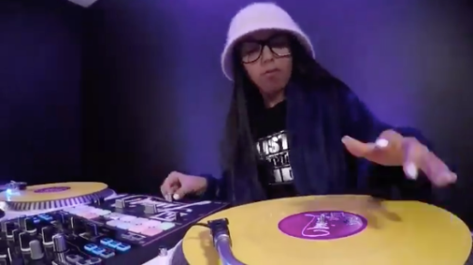 Lihat aksi DJ Livia, baru 10 tahun udah terkenal