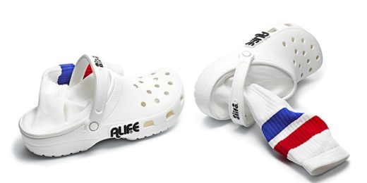 Ada sandal nyentrik jadi satu dengan kaos kaki, harganya Rp1,9 juta