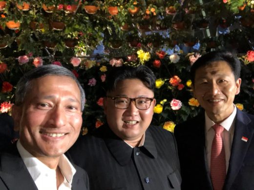 Bukan KW! Kim Jong Un beneran bisa diajak selfie, fotonya viral
