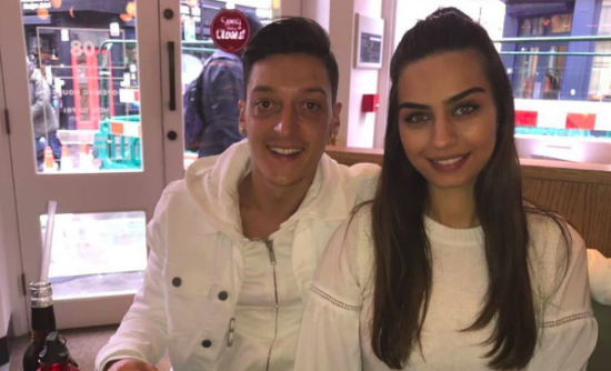 Netizen kesal sama berita “Mesut Ozil suka makan enak”