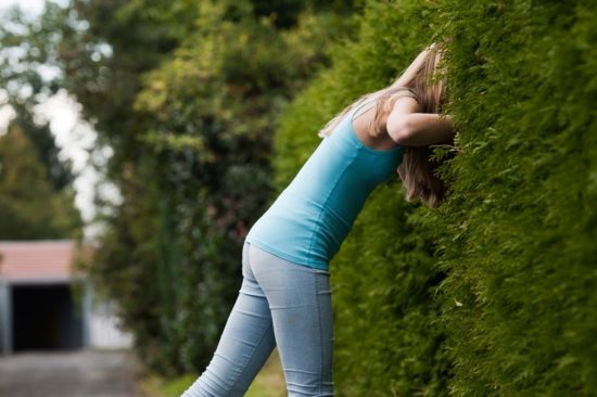 Ibu kebingungan kebunnya sering dipakai ML, nanya di forum sarannya unik-unik