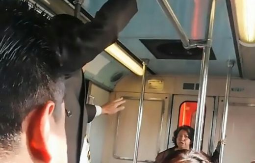 Video: Pengusiran hantu pada wanita kesurupan di kereta, serem mana sama âExorcistâ?