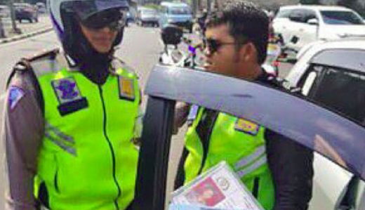 Polisi gadungan ditangkap polisi beneran saat pungli di jalan