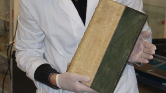 Mirip kisah misteri, buku beracun dari abad ke-16 ditemukan di perpustakaan universitas