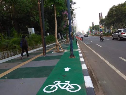 Tiang penghalang jalur sepeda Jakarta dicabut, padahal bagus juga