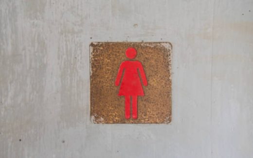 Pria diduga mabuk telanjang dan lompat-lompat di toilet wanita McD