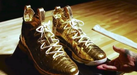 Bisa buat beli rumah: Nike rilis sepatu lapis emas seharga Rp 1,4 M