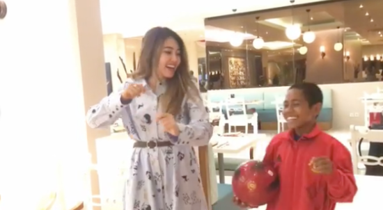 Joni sang pemanjat tiang bendera bertemu idolanya Via Vallen