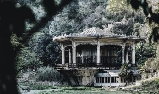 Fotografer abadikan bangunan terbengkalai, keren-keren hasilnya