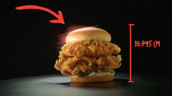 KFC punya menu baru sandwich setebal 10 cm, enak gak ya?