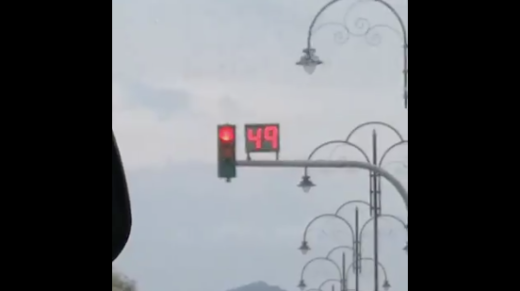 Lampu lalu lintas di Malaysia hitung mundurnya ngeselin banget