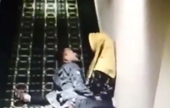 Video viral: Asyik bercumbu di lorong bioskop, kerekam CCTV terus diparanin satpam