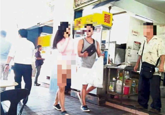 Perempuan di Malaysia cuek jalan-jalan pakai celana dalam, fotonya viral