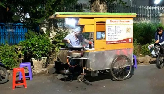 Berkat medsos dagangan seorang kakek laris kembali