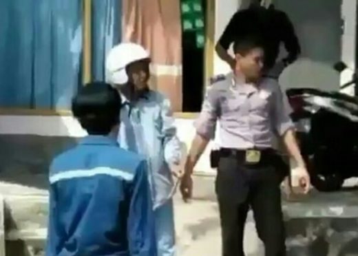 Akibat karung bolong, penangkapan ular gagal