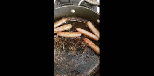 Video sosis menjerit saat dimasak viral, lucu deh