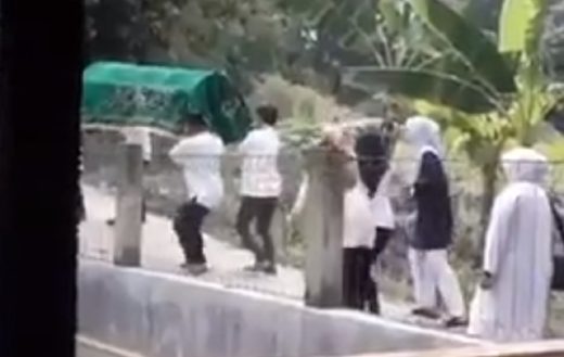 Jenazah nyemplung ke kolam, diduga syuting sebuah adegan film